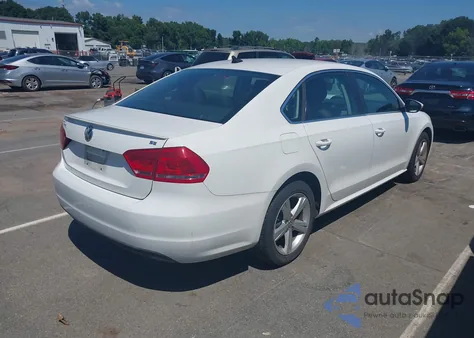 2012 Volkswagen Passat 2.5L Se z USA, uszkodzony, nr VIN 1VWBP7A33CC084661